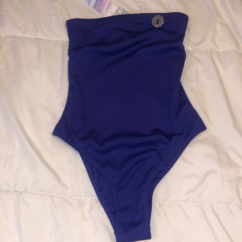 One piece bathing suit - Picture 1 of 1